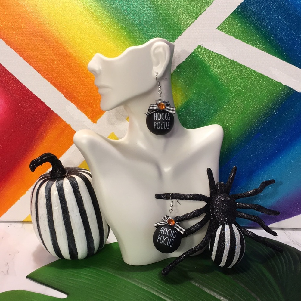 5/$25  Cute Halloween earrings